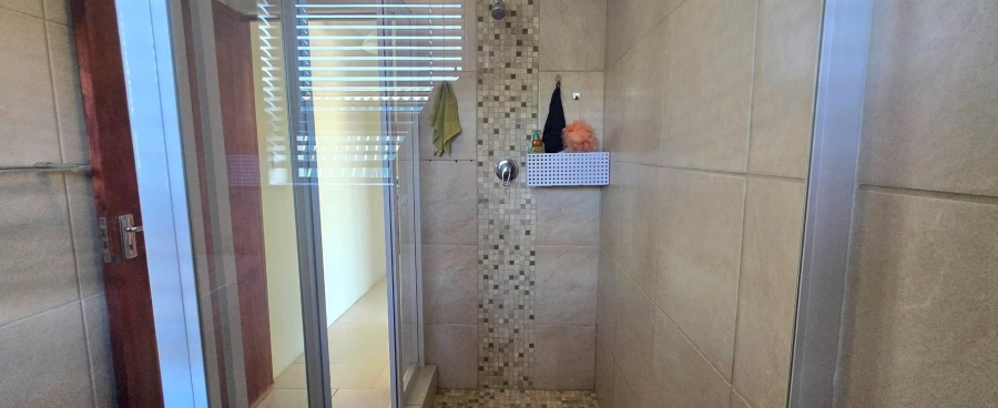 6 Bedroom Property for Sale in Franskraal Western Cape